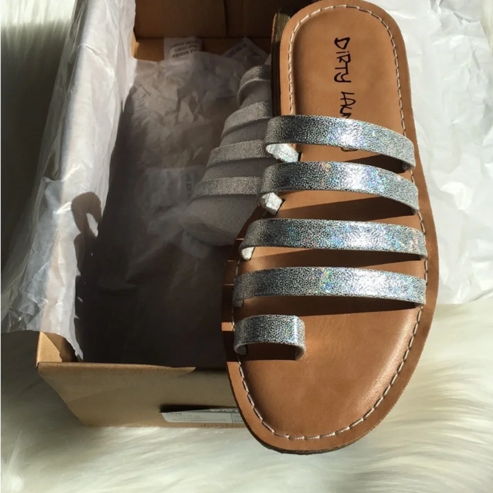 NWT Dirty Laundry Big Girl Erika Strappy Silver Flat Sandals